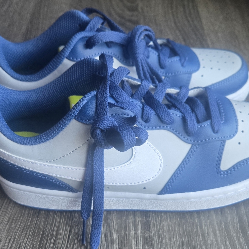 Nike Court Side